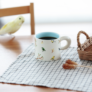 Dessin 手繪杯 - 藍色小鳥款式杯子裡裝著飲料的樣子