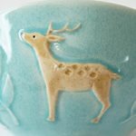 Yoshizawa 益子燒森林動物飯碗上小鹿圖案特寫