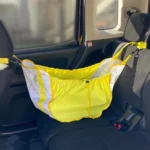 MIFFY 米菲 車用吊掛收納袋掛在兩個汽車座位的椅背上