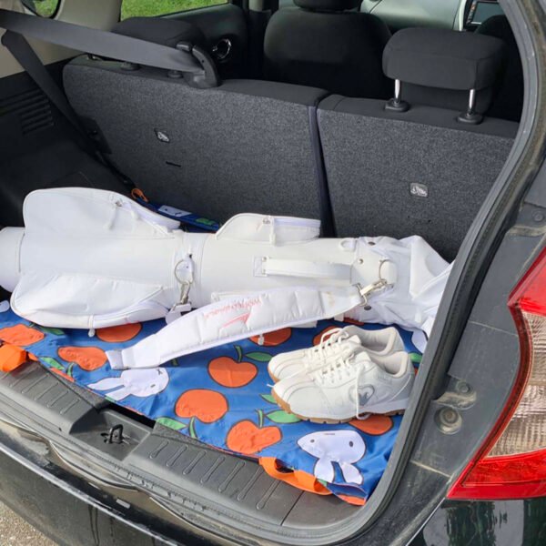 MIFFY 米菲 汽車後座懸掛式收納袋藍色款放在車尾箱使用的示範圖片